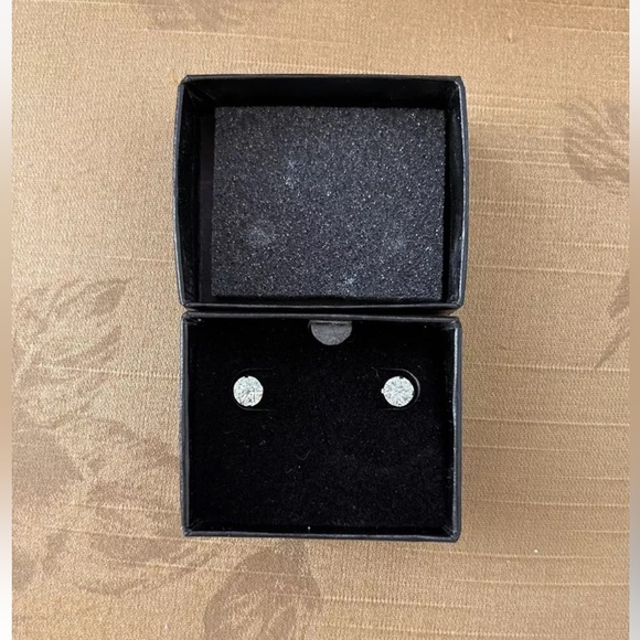 Absolute CZ Galaxy Cut Round Small Stud Pierced Earrings NWT - Picture 4 of 9